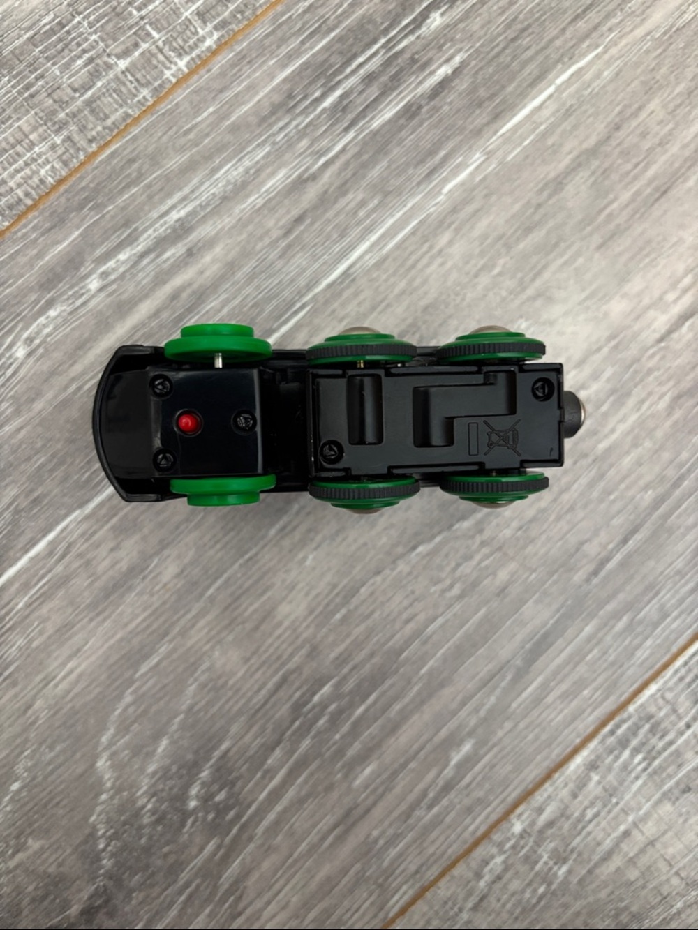 UNTESTED Brio Rechargeable Engine 4WD - Picture 6 of 8
